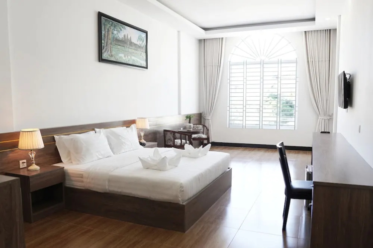 Apple Hotel Three