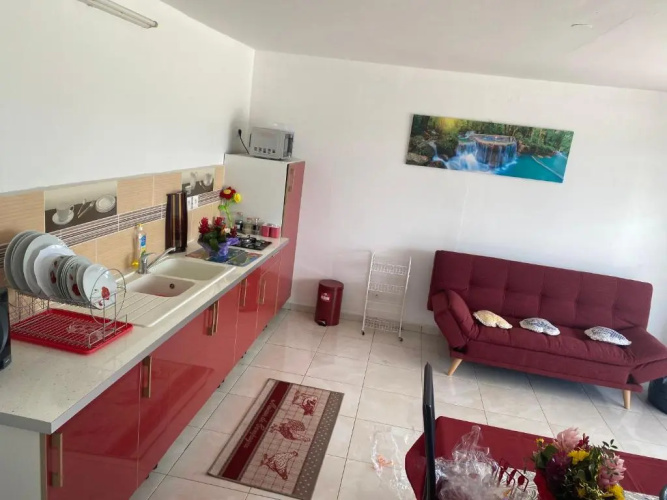 Studio situé en bas de villa