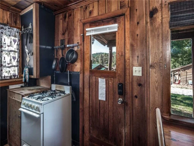 Apache Village 4, King Studio, Midtown, Sleeps 2
