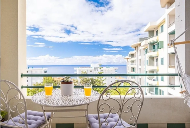 Apartment with sea view