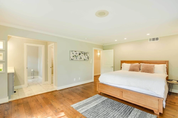 5 Bedrooms Cottage