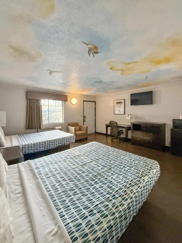 Super 7 Motel