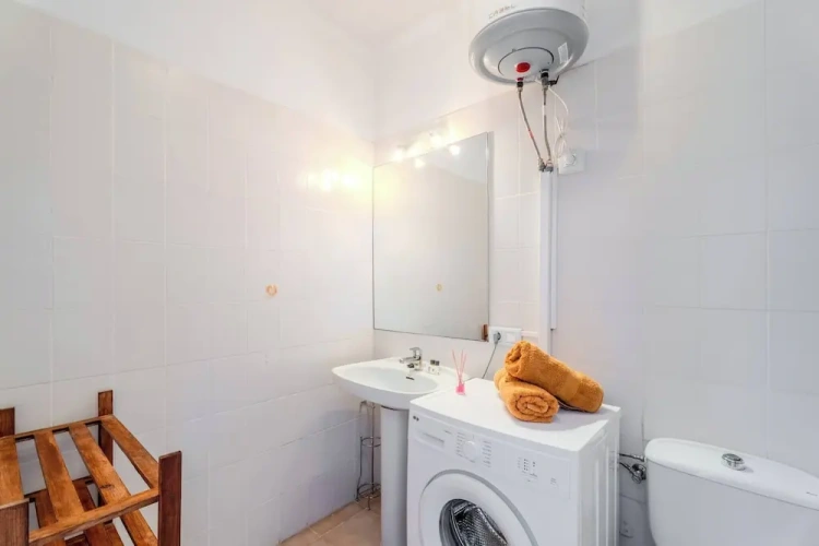 1 Bedroom Apartment with balcony and with city view