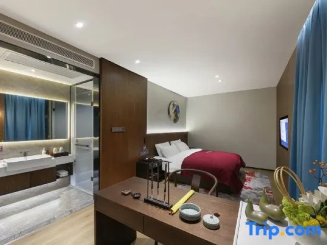 Business Suite with view