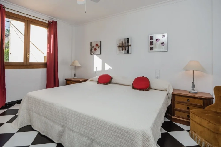 4 Bedrooms Villa with balcony