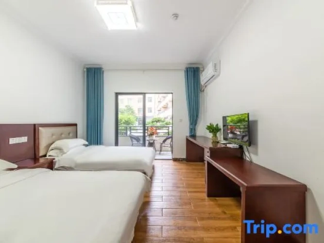 Standard Twin room with balcony
