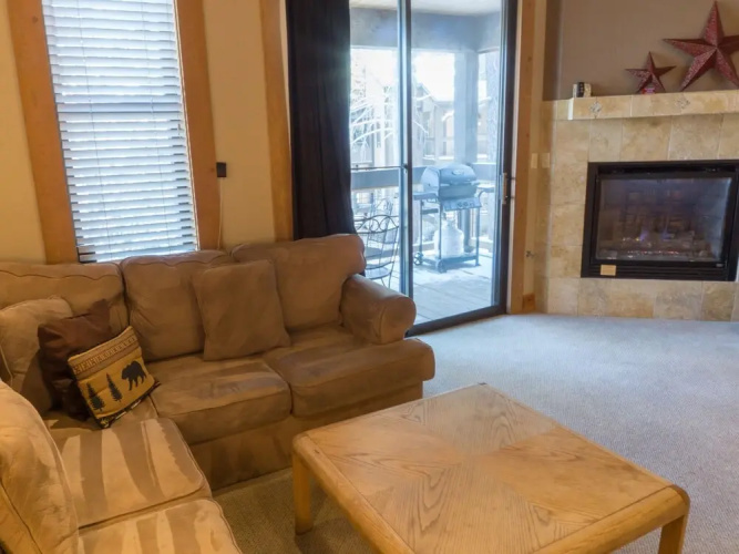 3130 Aspen Grove