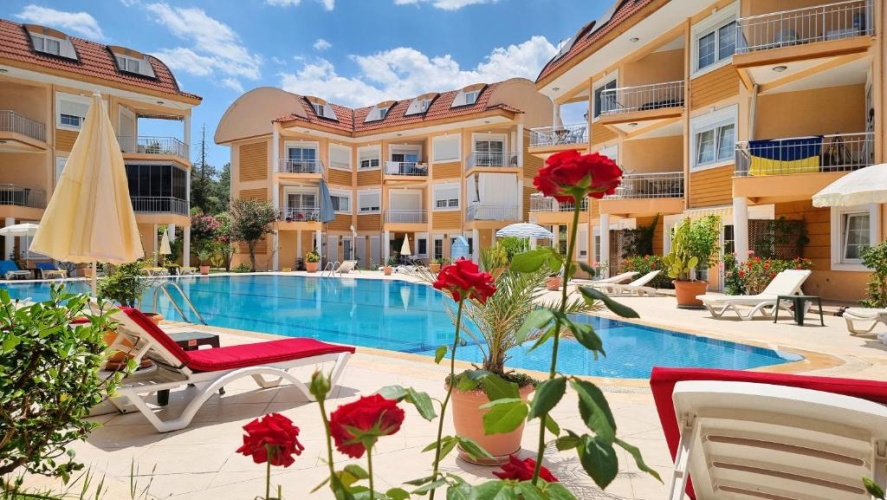 Apartment with pool view