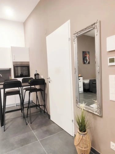 Cozy Apartment with Free Parking