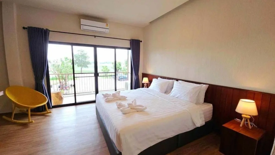 Suite with balcony and with lake view