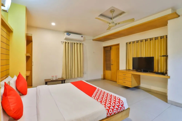 OYO 22419 Hotel Summit