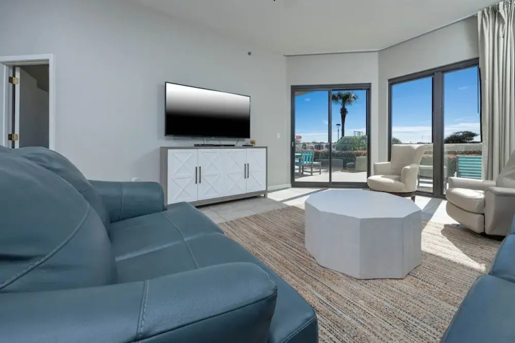 Phoenix Vi 6003 3 Bedroom Condo