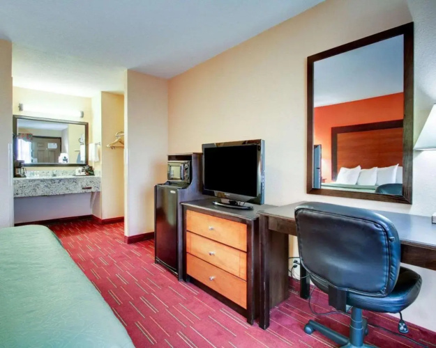 Richland Cardinal Inn Jackson