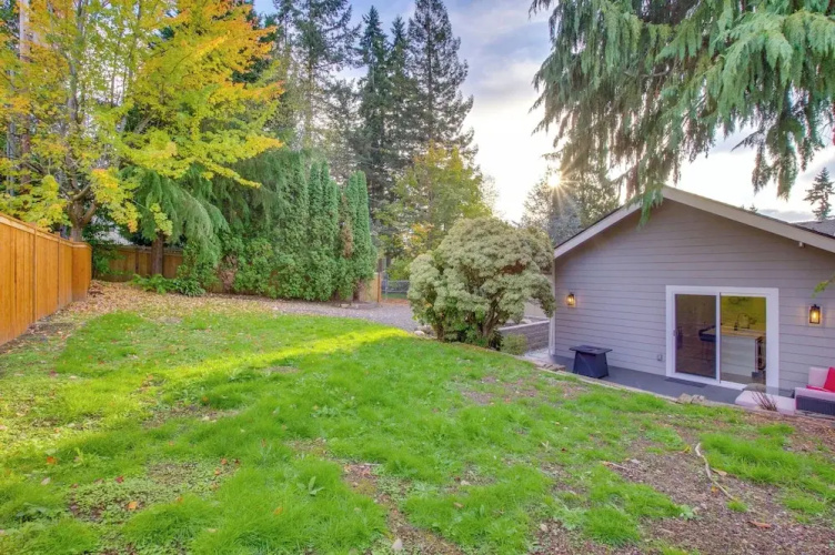 Private Yard & Fire Pit! Modern Kirkland Abode