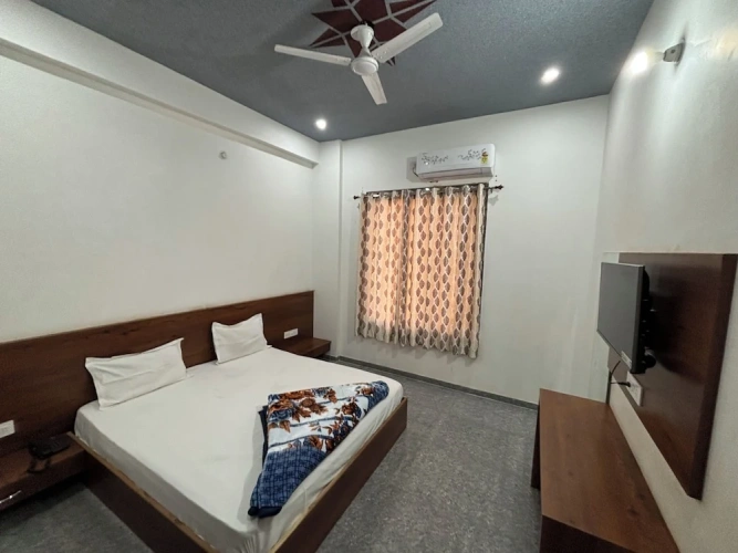 Deluxe Double room with city view