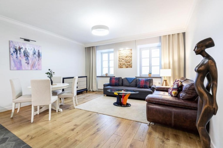 3 Bedrooms Apartment