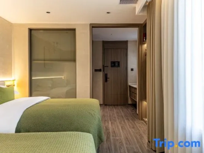 Standard Twin room with garden view