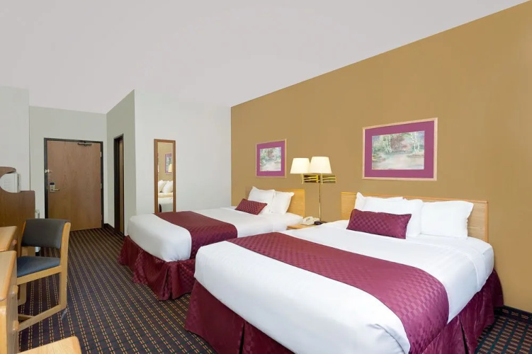 Ramada Richland Center