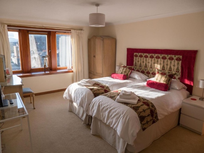 2 Bedrooms Apartment