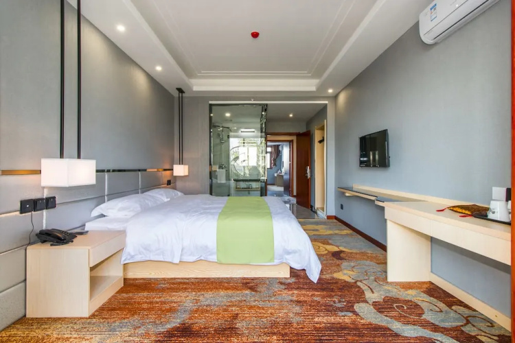 Ease Cloud Hotel