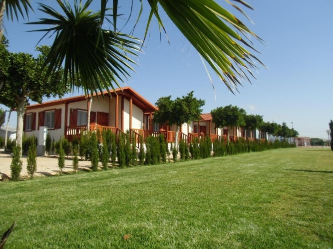 2 Bedrooms Bungalow