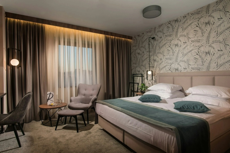Rosslyn Central Park Hotel