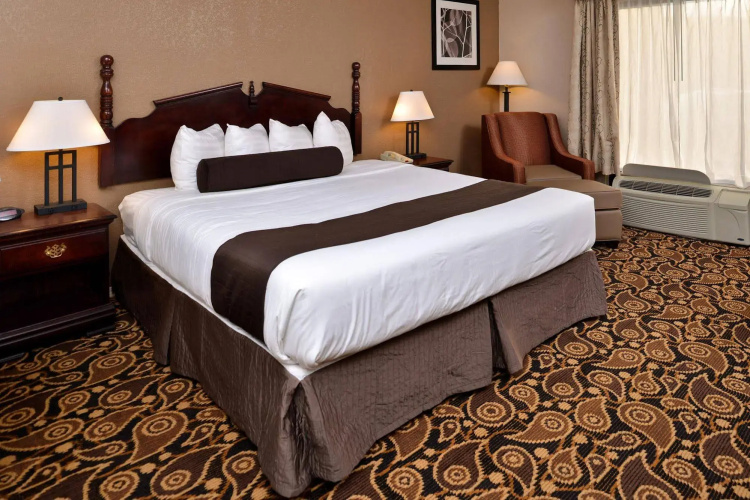 Mockingbird Inn & Suites