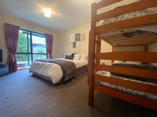 8b Rippingale Road