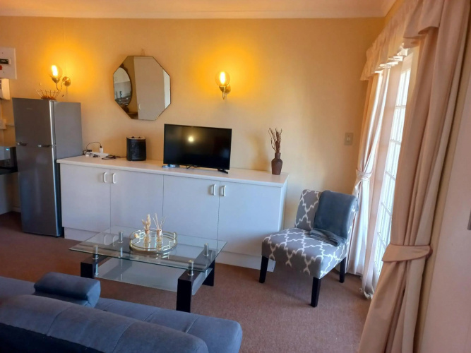 Cozy Strand Beach Getaway - Studio Apartment