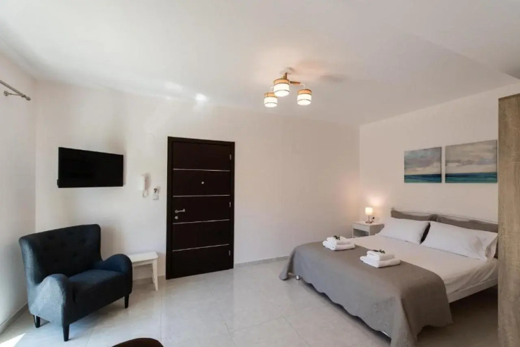Bounatsa Studios & Apartments