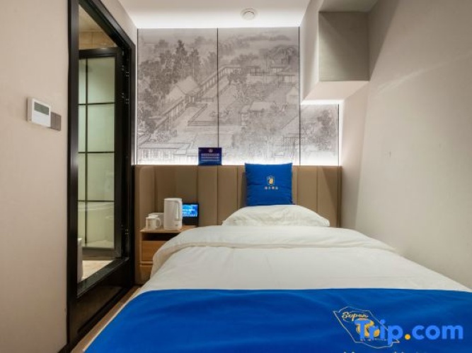 Economy Double Basement room