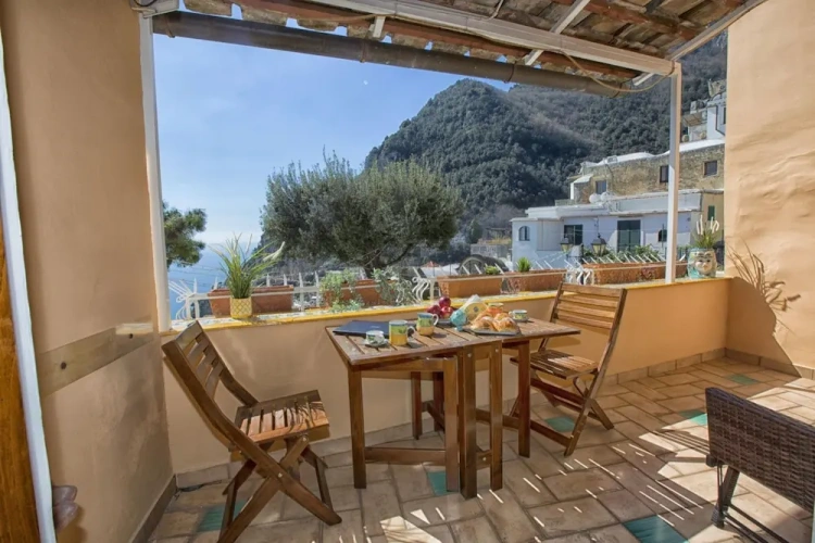 1 Bedroom Apartment with sea view