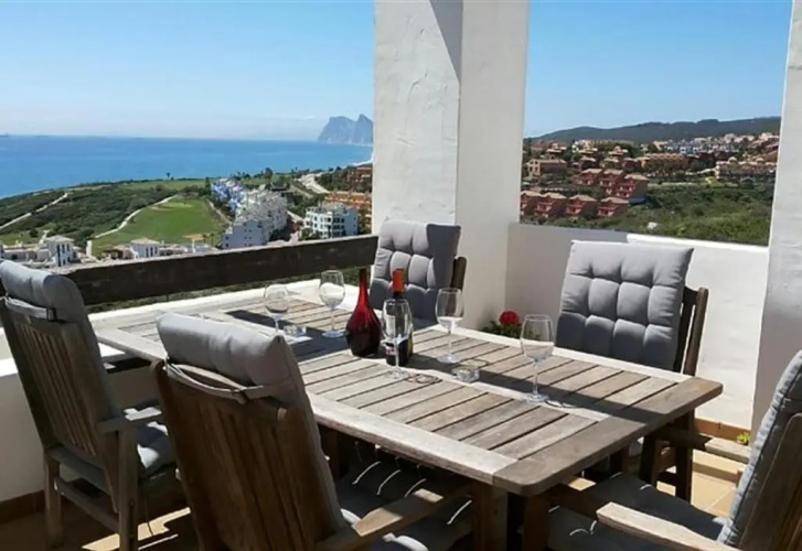 3 bed Penthouse great views