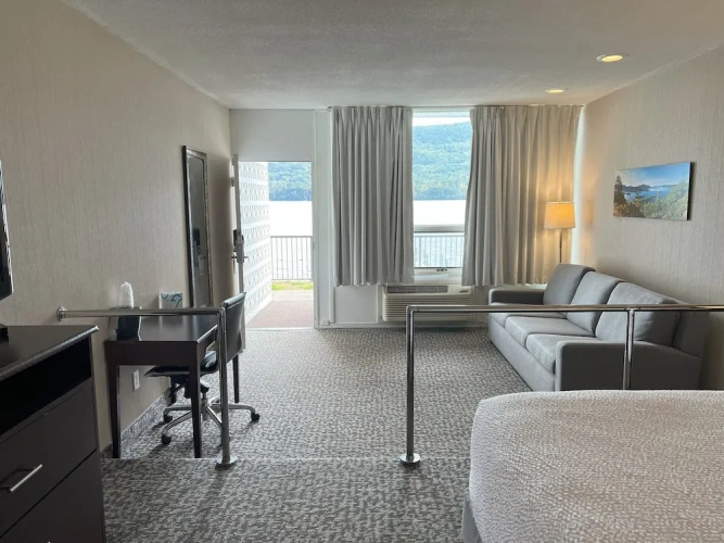 Standard Double room with lake view