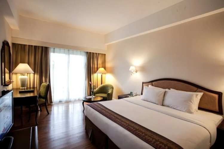 Mason Pine Hotel