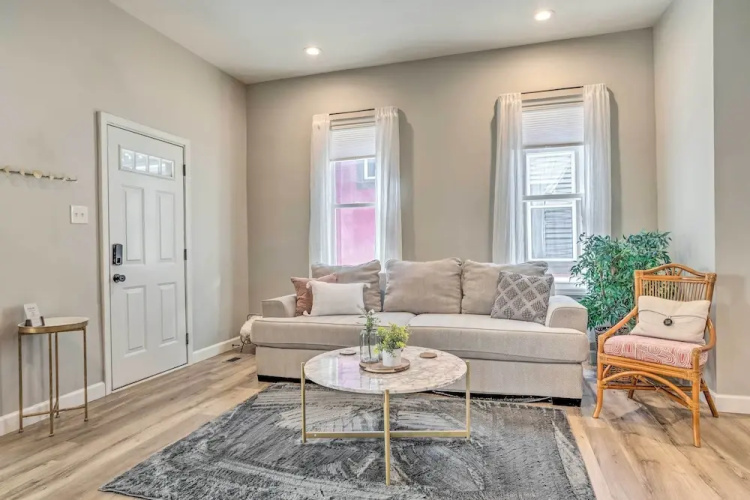 Quaint + Cozy Indianapolis Getaway w/ Yard!