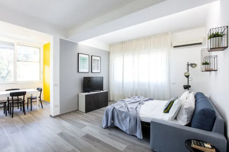 Colourful and Bright Flat Near Vatican