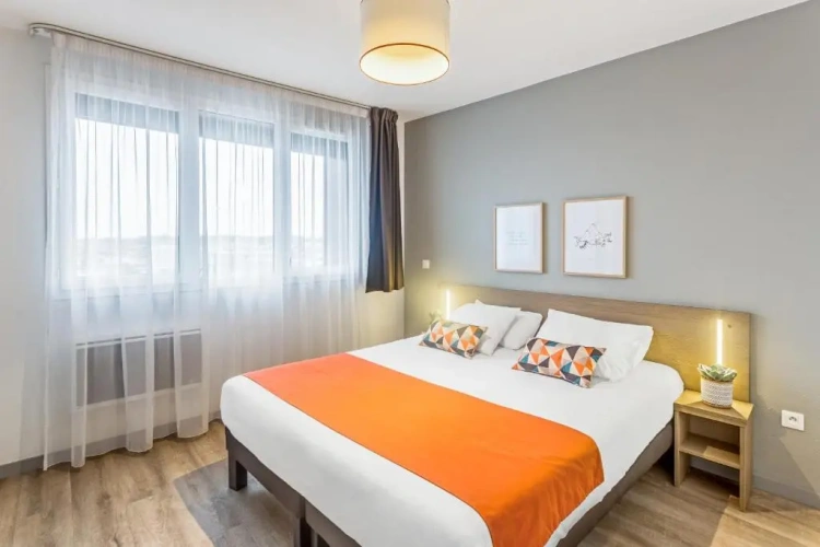 2 Bedrooms Apartment