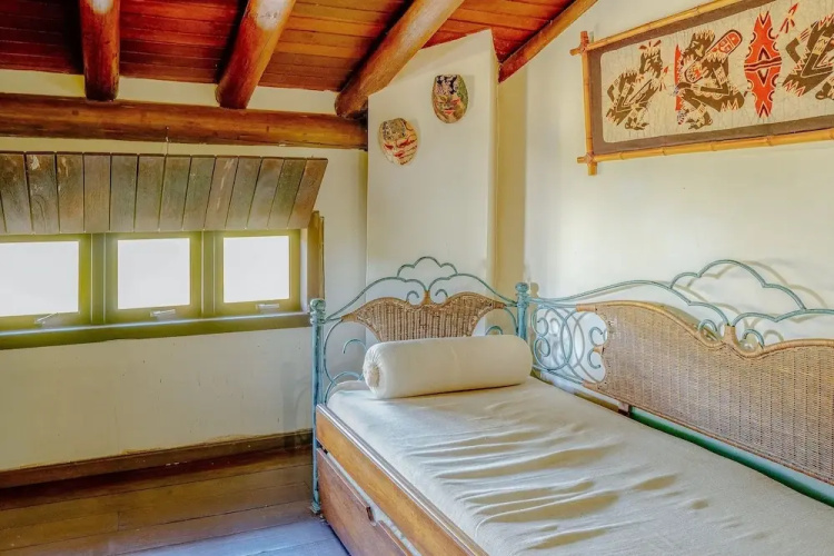 Beautiful Rustic House w/ Pool in Garopaba Egf000