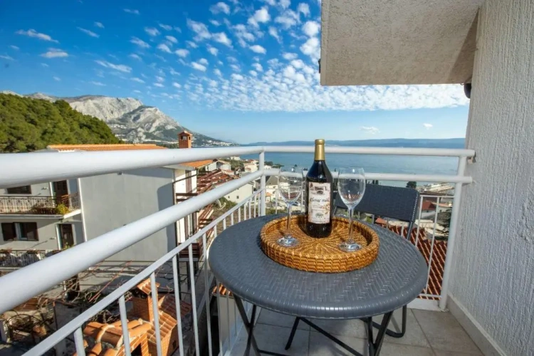 1 Bedroom Apartment with balcony and with sea view