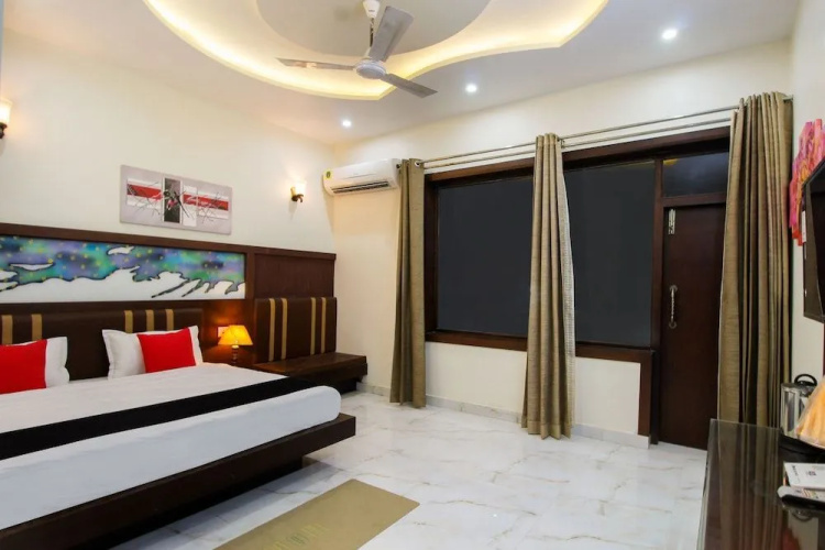 Capital O 44932 Hotel Basera