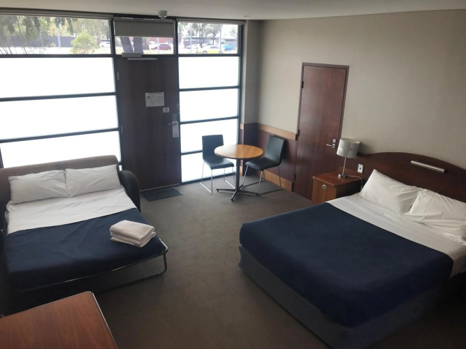 Highlander Hotel
