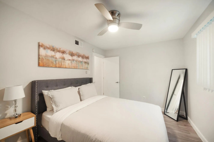 Stylish 1BR Near UT Brentwood Evonify