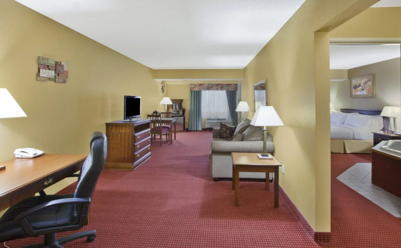 Holiday Inn Express Irwin (PA TPK Exit 67) by IHG