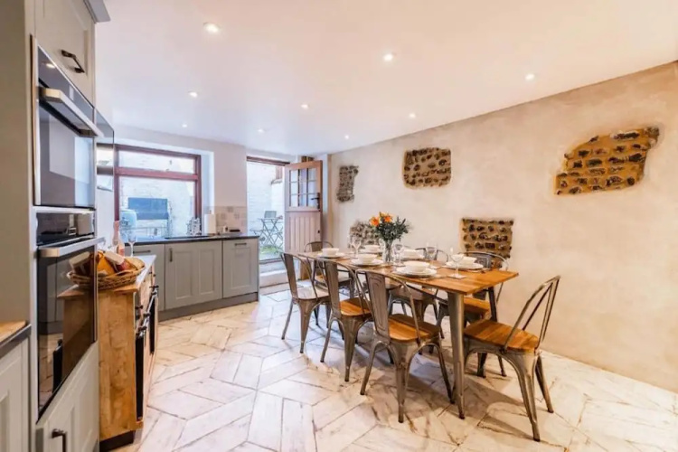 Host Stay Villa Otto