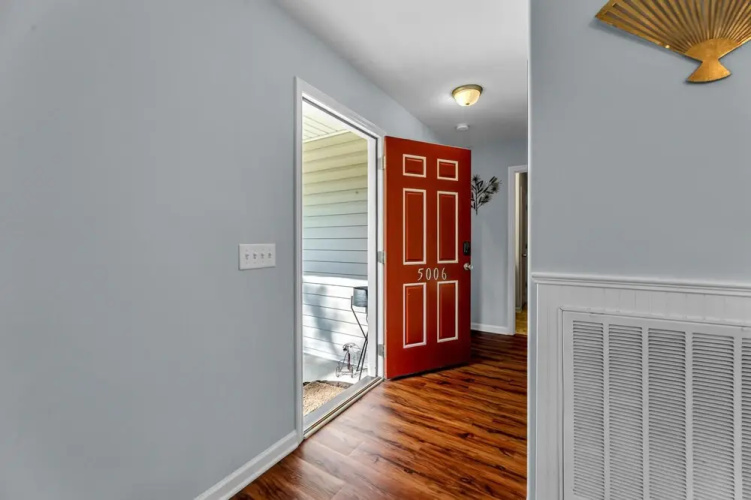 5006 Beale Ave Orange Door