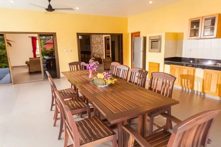 3 Bedrooms Sextuple Villa