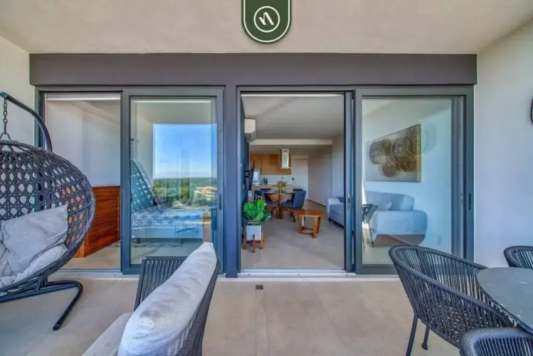 Oceanfront 2BR Condo -private Balcony - Beach
