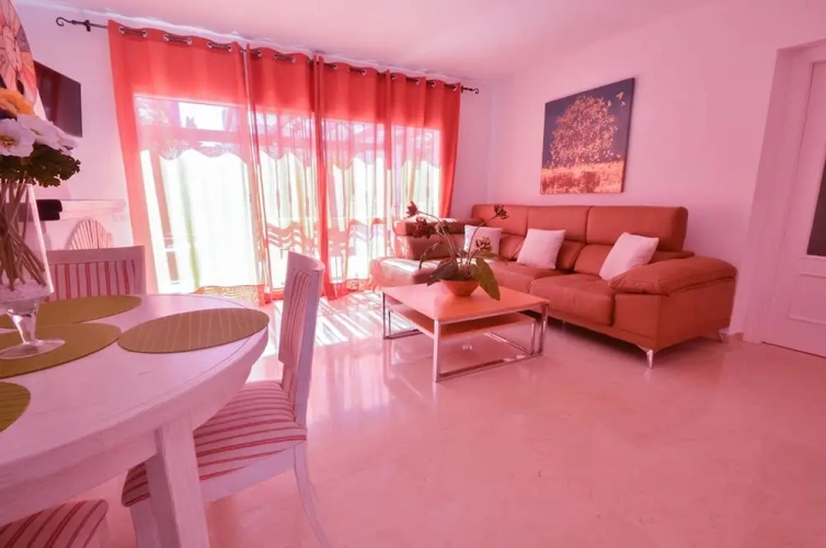 2 Bedrooms Cottage