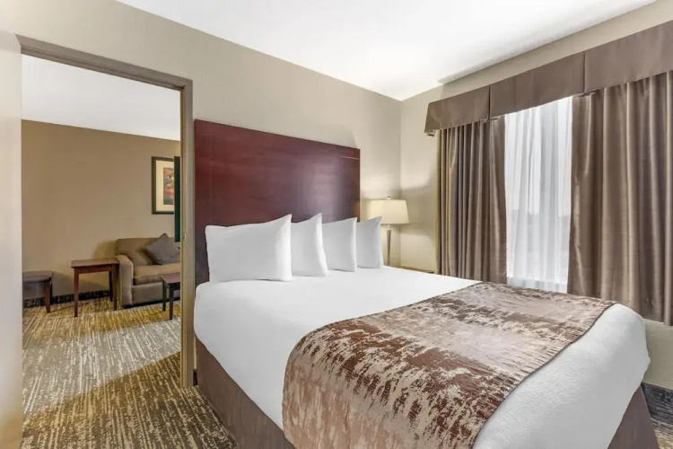 Best Western Plus Pembina Inn & Suites